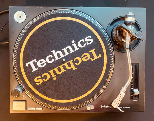 TECHNICS SL1200 MK3 NEGRA CLICK EN LA FOTO PARA MAYOR INFO.
